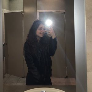 Meet your Posher, Niomi